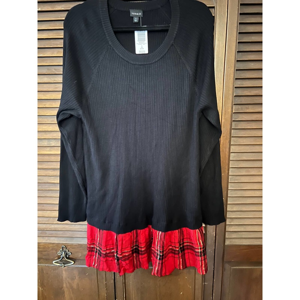 NWT Torrid Black Long Sleeve Shirt with Red Plaid Detail (Size 3)